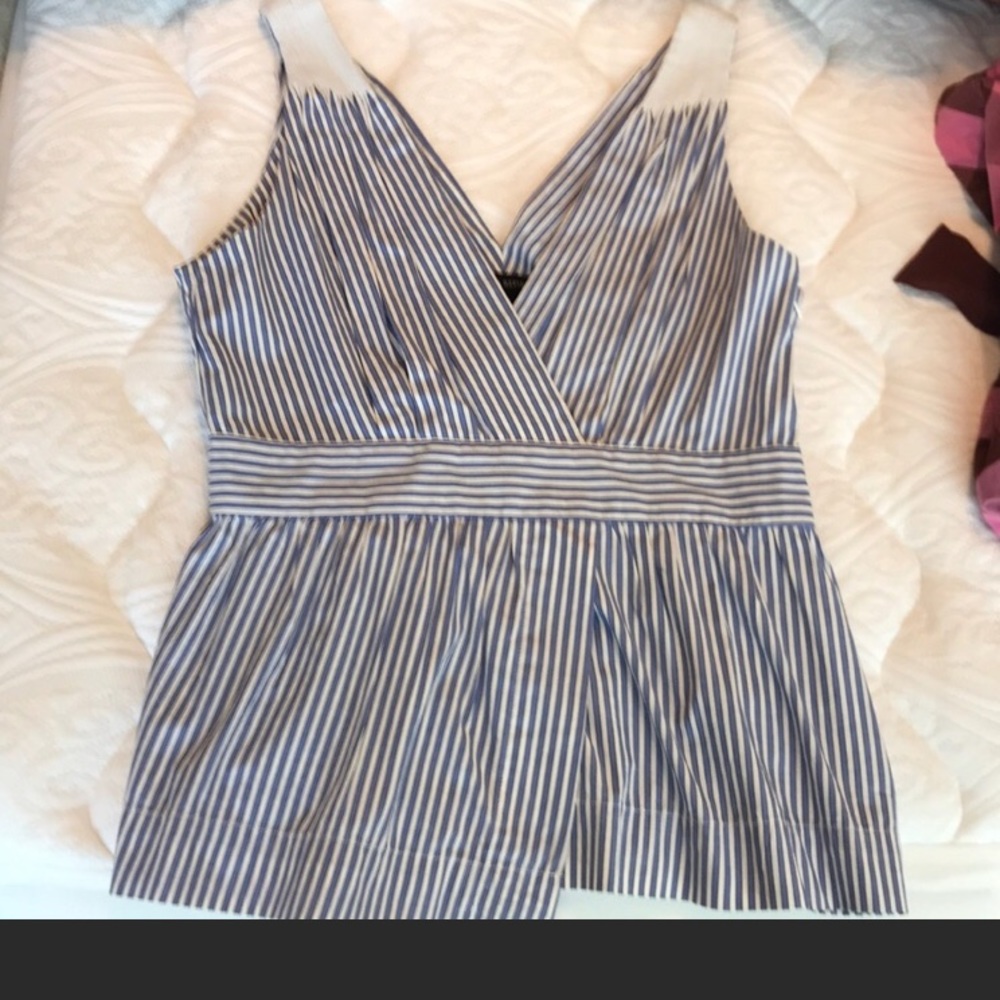 Beautiful Banana Republic Top!